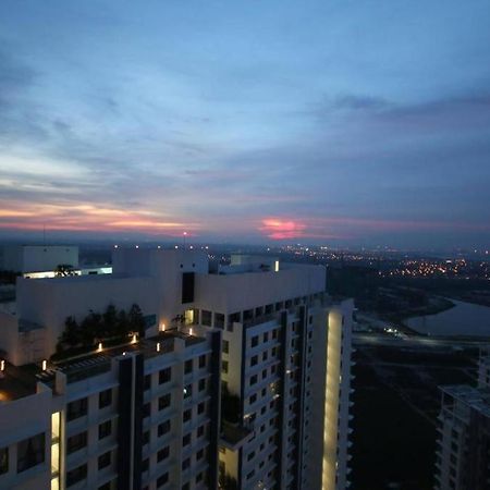 Lovely 3-Bedroom Serviced Apartment @ Cyberjaya Exterior photo